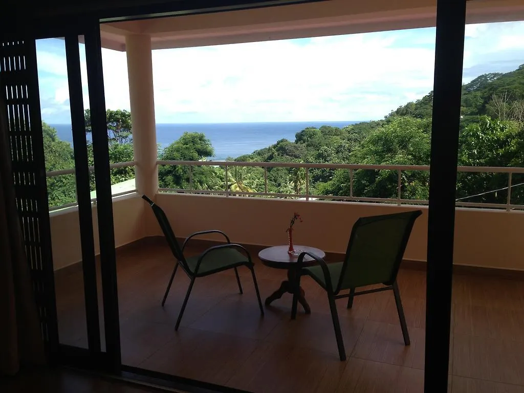 Charlotte Villa Takamaka Guest house